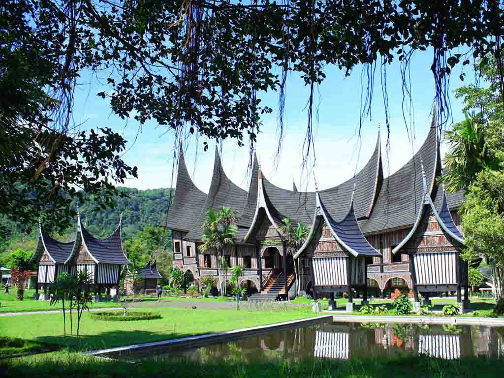 PAKET HONEYMOON BUKITTINGGI 3D2N PAKET HONEYMOON BUKITTINGGI 3D2N