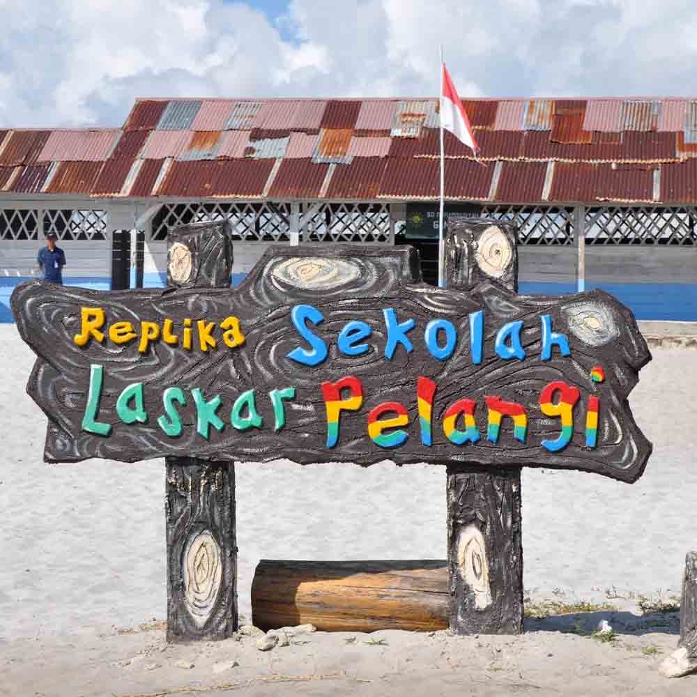 replika sekolah laskar pelangi replika sekolah laskar pelangi